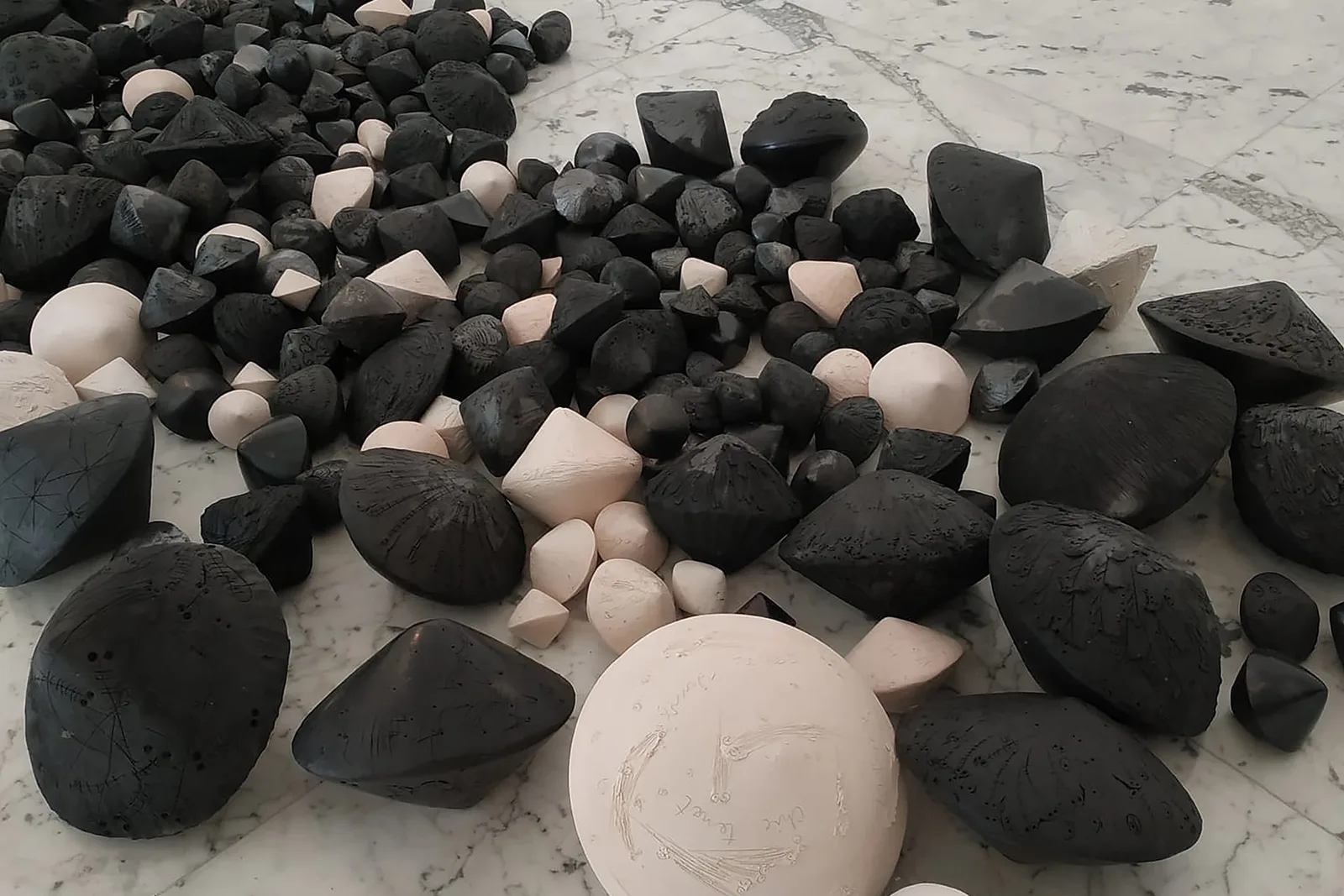 Mostra: Caterina Lai, Tracce di terra e di vento Mostra: Caterina Lai, Tracce di terra e di vento