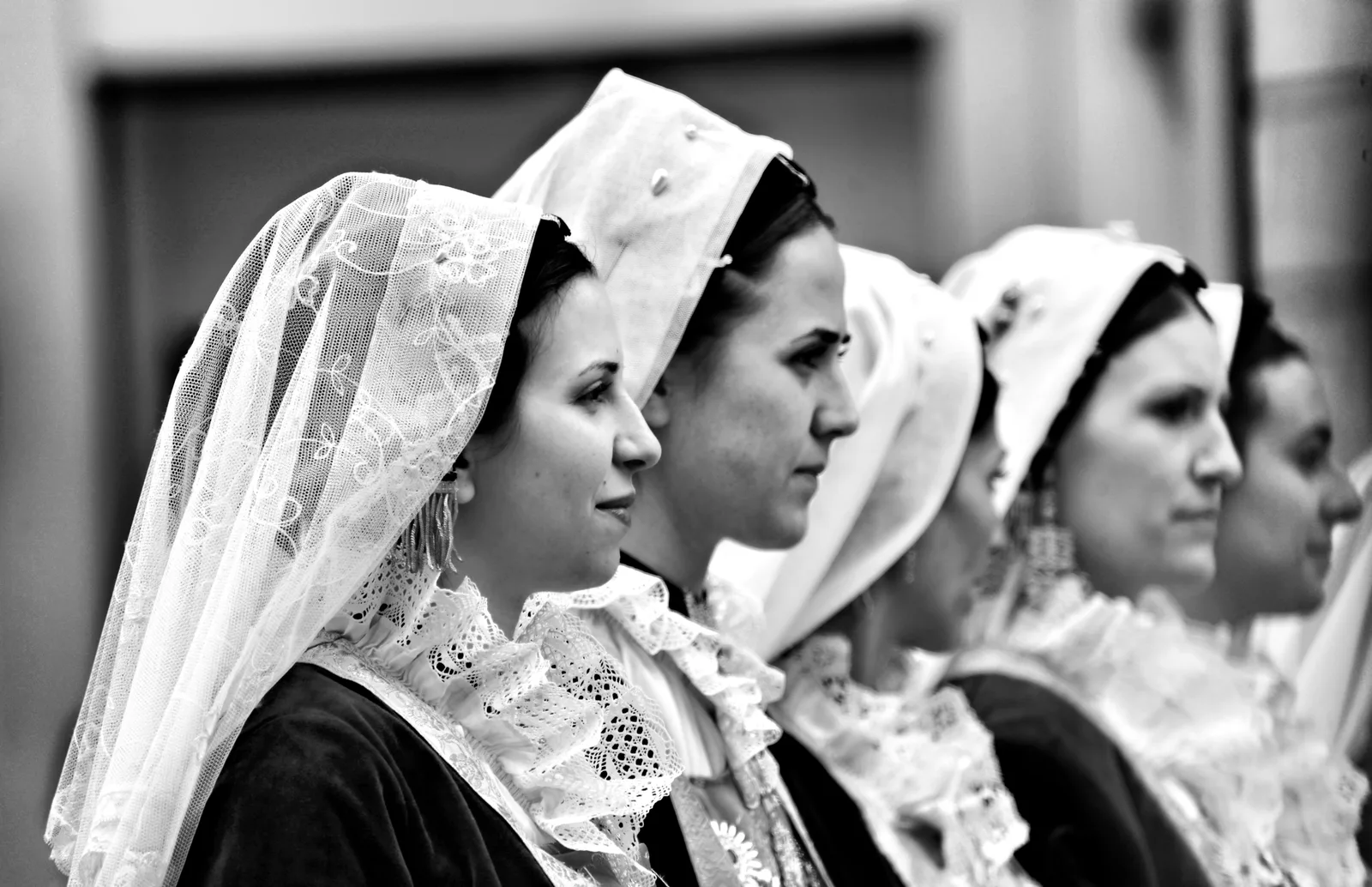 Abiti tradizionali alla festa di Sant’Efisio a Cagliari, nel calendario di maggio