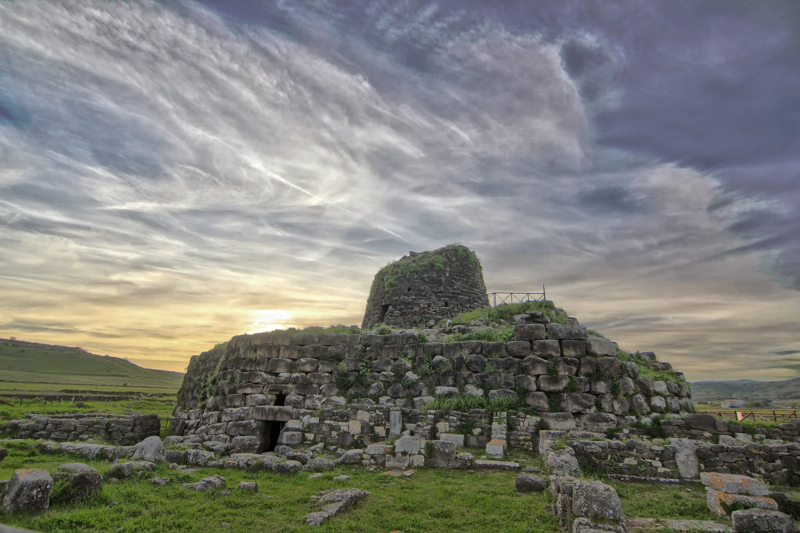 Nuraghe Santu Antine a Torralba: torre nuragica dell’età del Bronzo nel Logudoro