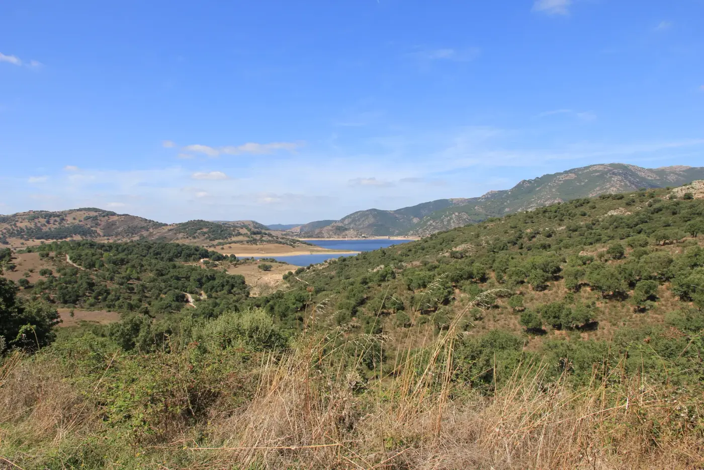 Il lago Lerno e il monte Lerno nel territorio di Pattada