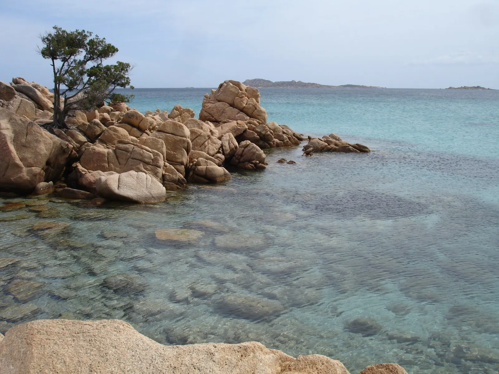 Capriccioli sulla Costa Smeralda, caletta tra i graniti e il mare verde