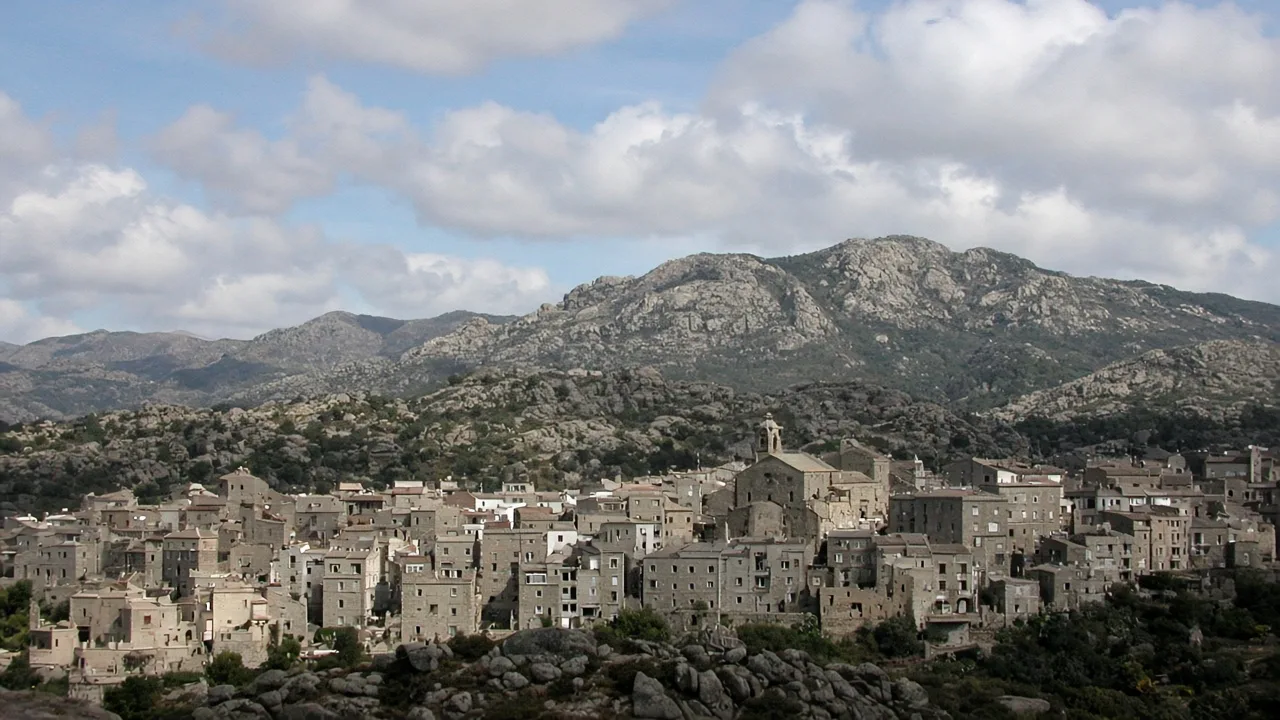 Panorama di Tempio Pausania, la città di granito ai piedi del Limbara